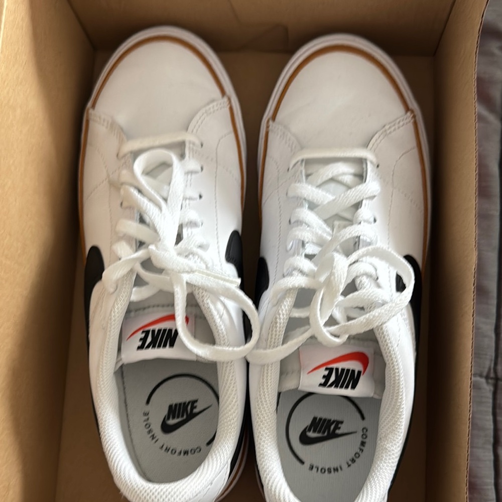 Used Nike Court Legacy w/box in good condition